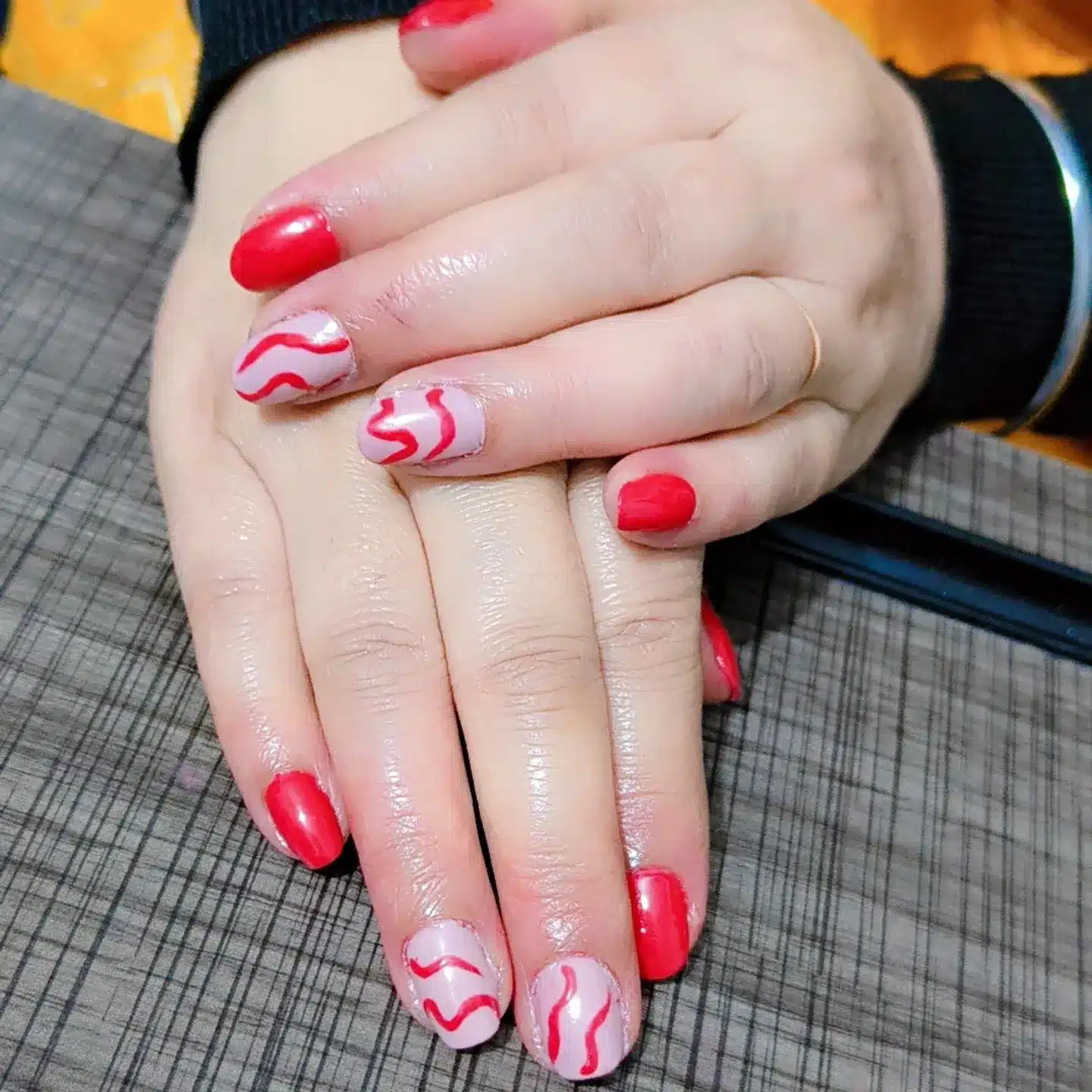 3. Glossy Red Squiggle Accent Nails - zig zag nail ideas