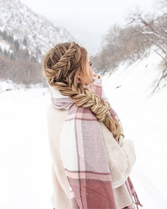 19. Winter Blonde Side Fishtail Braid - Fishtail Braid Hairstyles