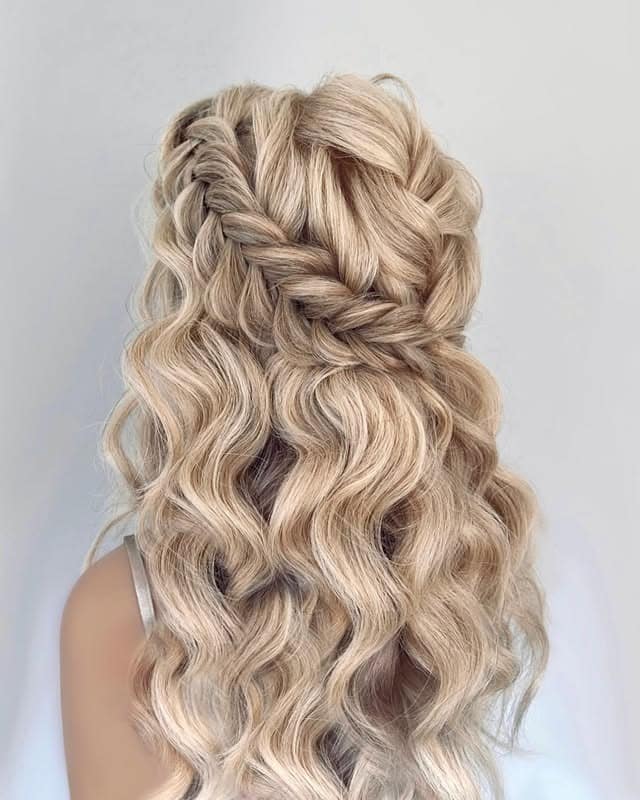 21. Pearl Blonde Half-Up Fishtail Waves - Fishtail Braid Hairstyles