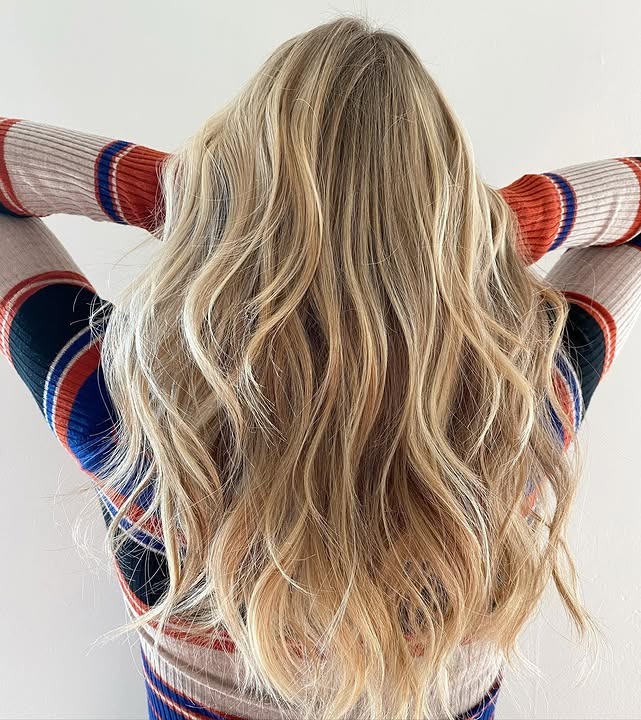 17. Creamy Beige Blonde Beach Waves - Long Textured Layers