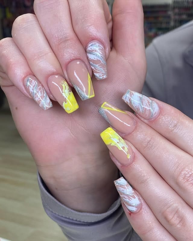 7. Marble Yellow and White Acrylic Nails - yellow and white nail ideas