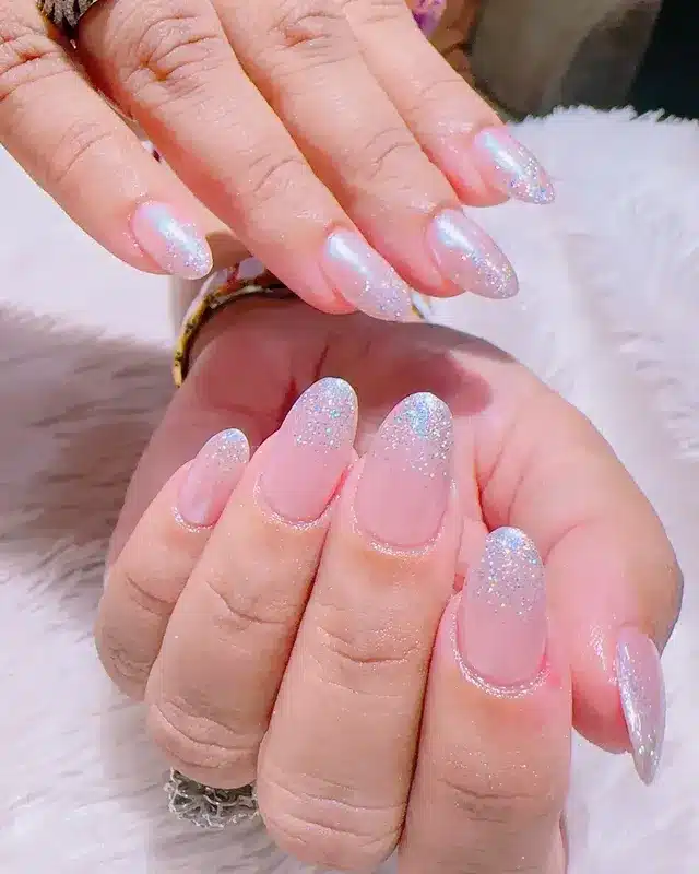 7. Pearl Chrome Glitter Fade Nails - glitter sparkle nail ideas