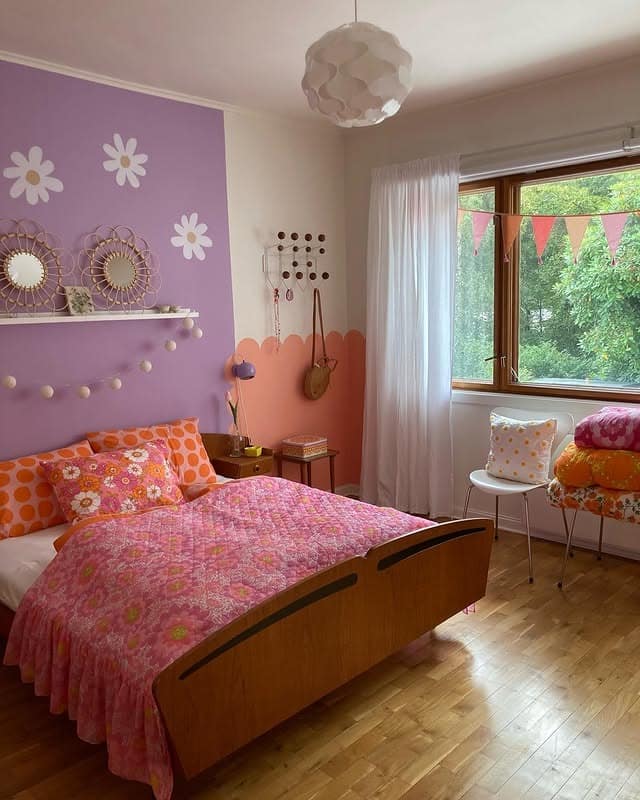 1. Lavender and Peach Retro Bedroom Idea - retro bedroom ideas