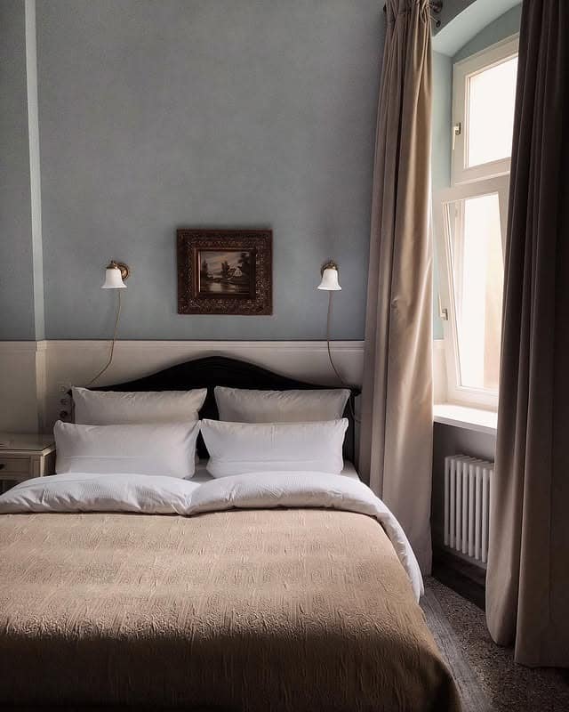4. Moody Blue and Beige Vintage Bedroom - retro bedroom ideas