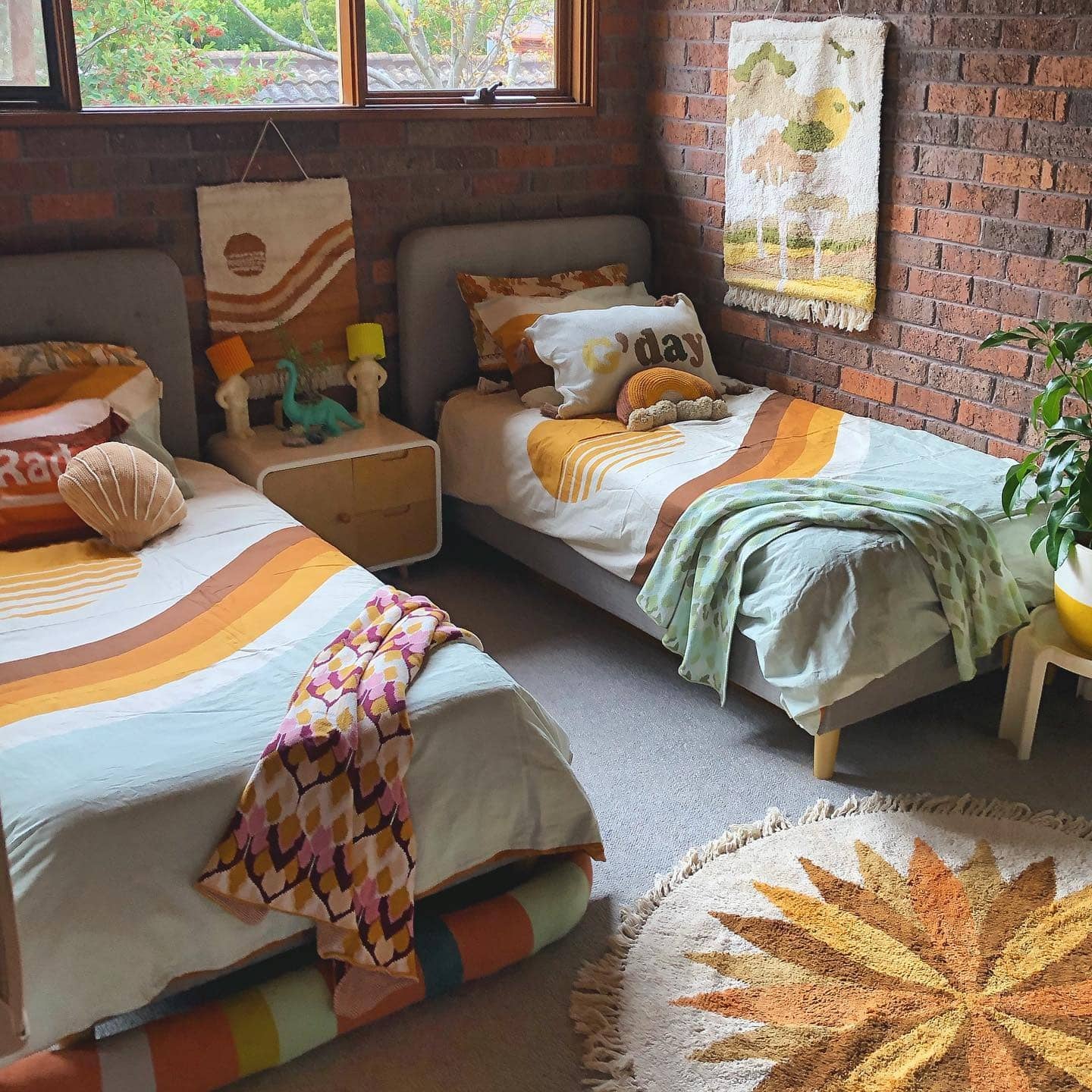 6. Earth-Tone Retro Twin Bedroom Idea - retro bedroom ideas