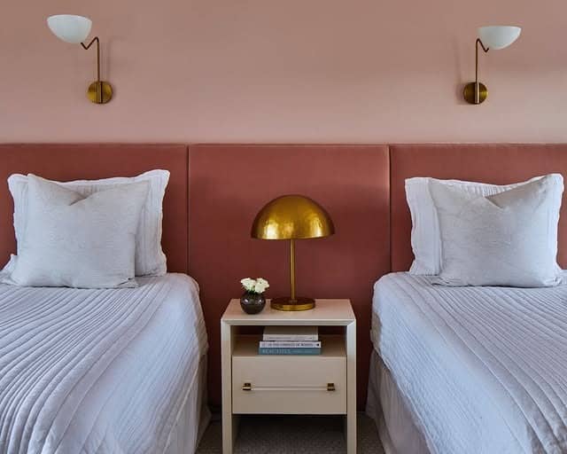 12. Dusty Rose Twin Bedroom Idea - retro bedroom ideas