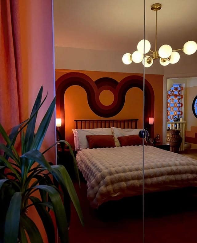 22. Burnt Orange Retro Geometric Bedroom - retro bedroom ideas
