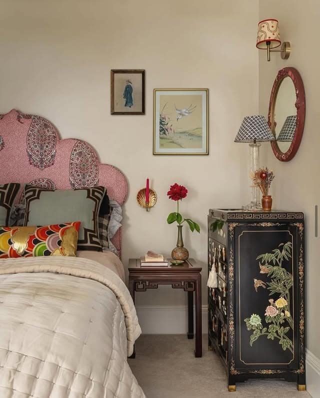 3. Cream and Rose Vintage Bedroom with Chinoiserie Details - vintage bedroom ideas