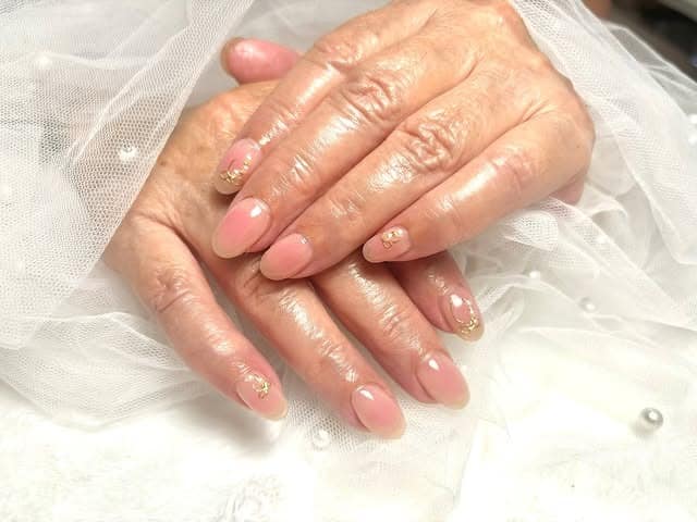 5. Delicate Gold Accent Nude Nails - office nail ideas