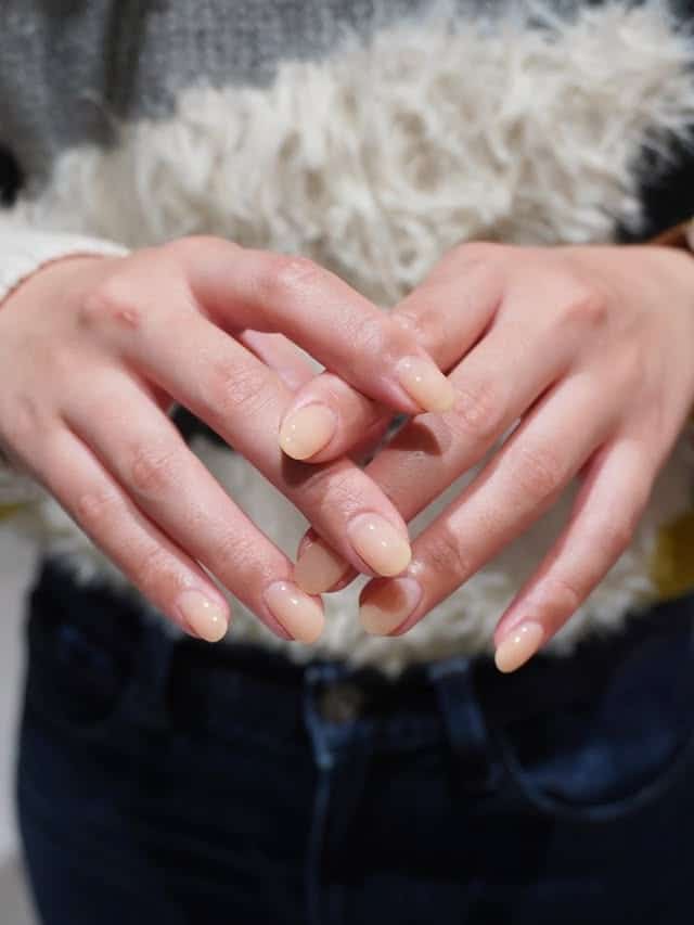 16. Soft Pink Pearl Accent Nails - office nail ideas