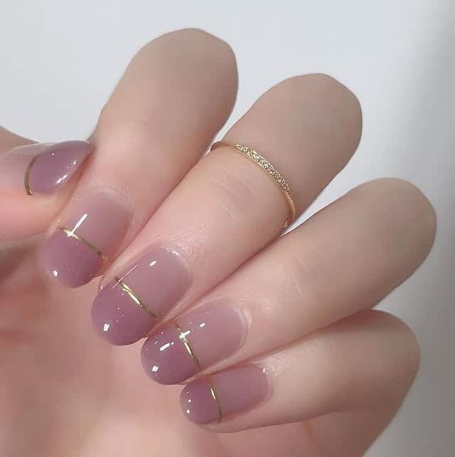 21. Mauve Gradient Gold Line Nails - office nail ideas