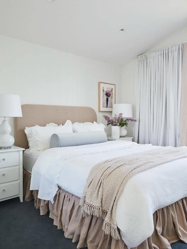 8. Minimal White and Beige Teen Bedroom - teen bedroom ideas