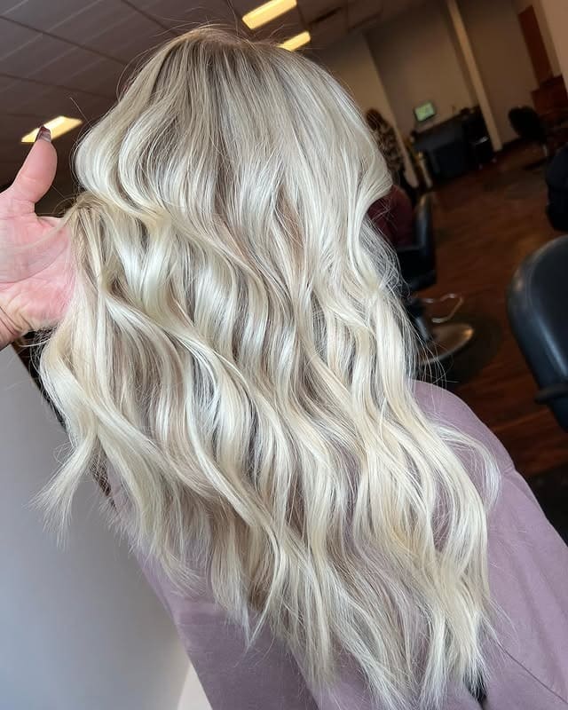 16. Creamy Platinum Loose Waves - Tousled Hairstyles