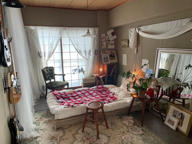 10. Cozy Japanese Bedroom with Vintage Cottage Details - japanese bedroom ideas