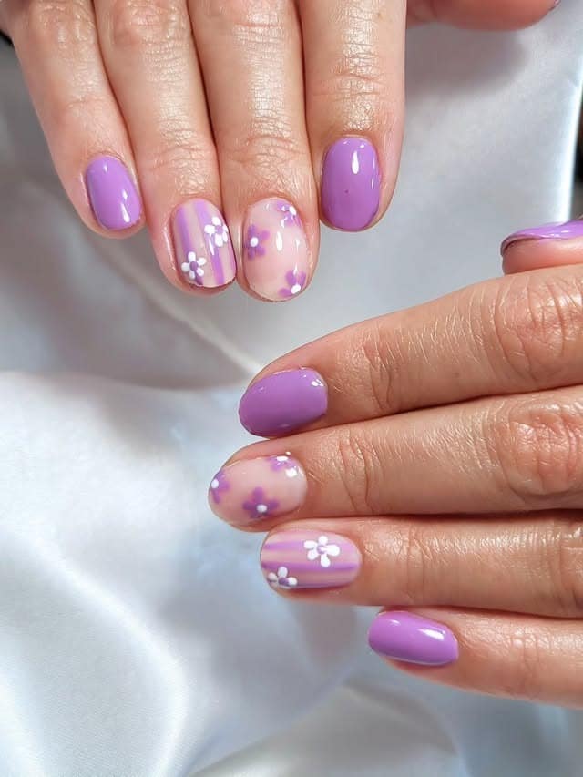 4. Daisy Lavender Accent Nails - purple nail ideas