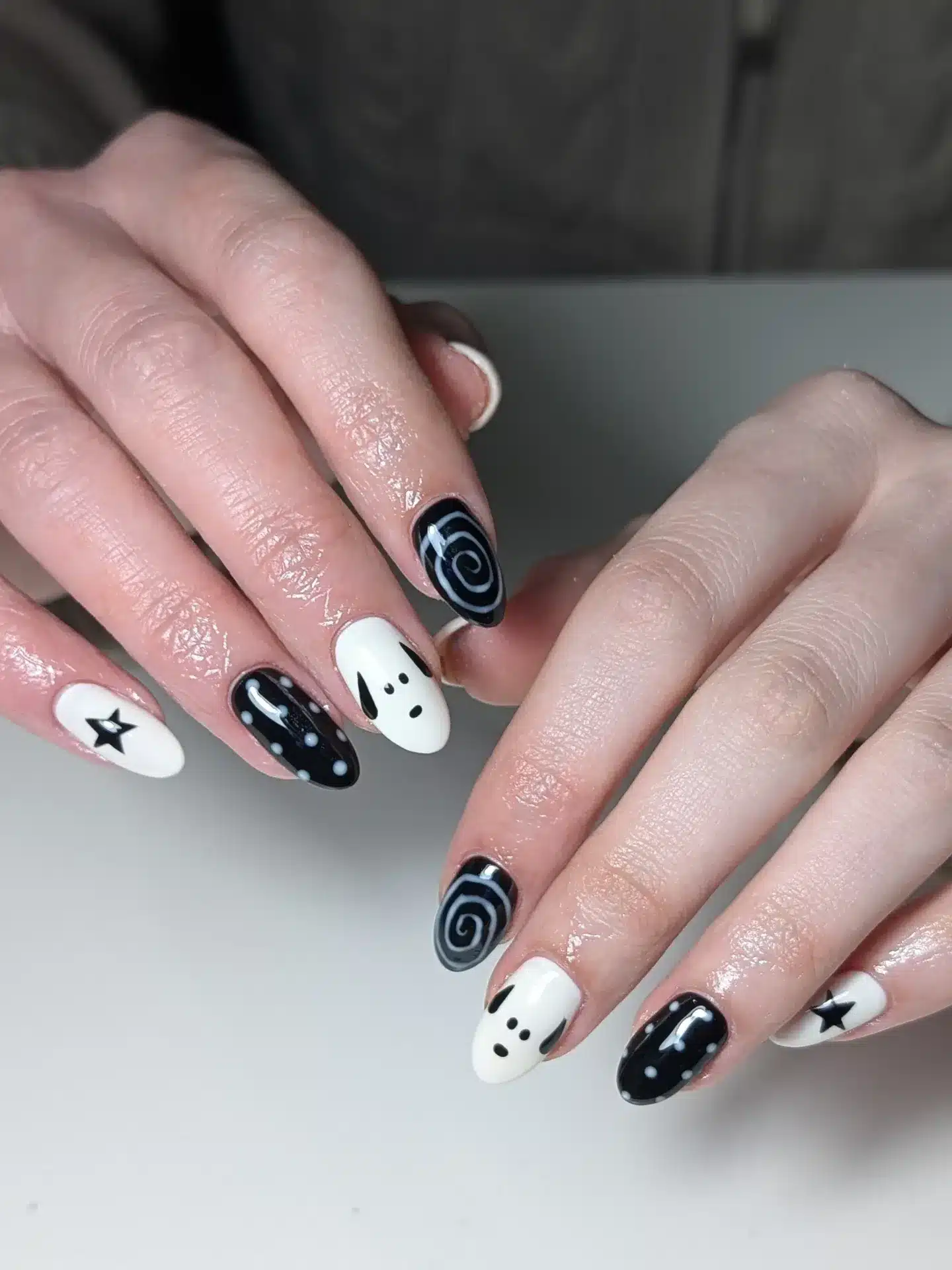 6. Black and White Swirl Art Nails - black and white nail ideas
