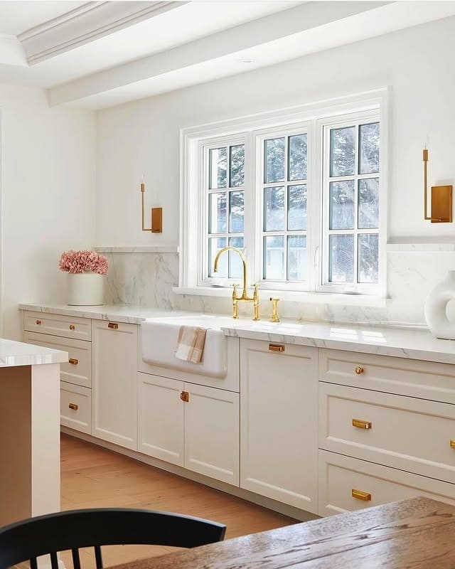 19. Classic White Kitchen With Gold Faucet and Marble Backsplash - white and gold kitchen ideas