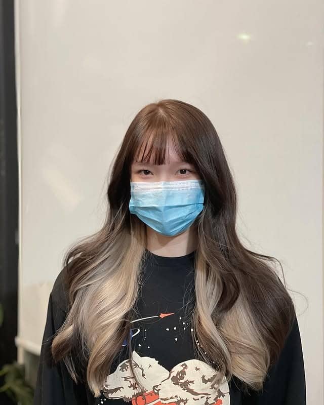 17. Pearl Blonde Face-Framing Waves with Curtain Bangs - Pearl Blonde Hair Color