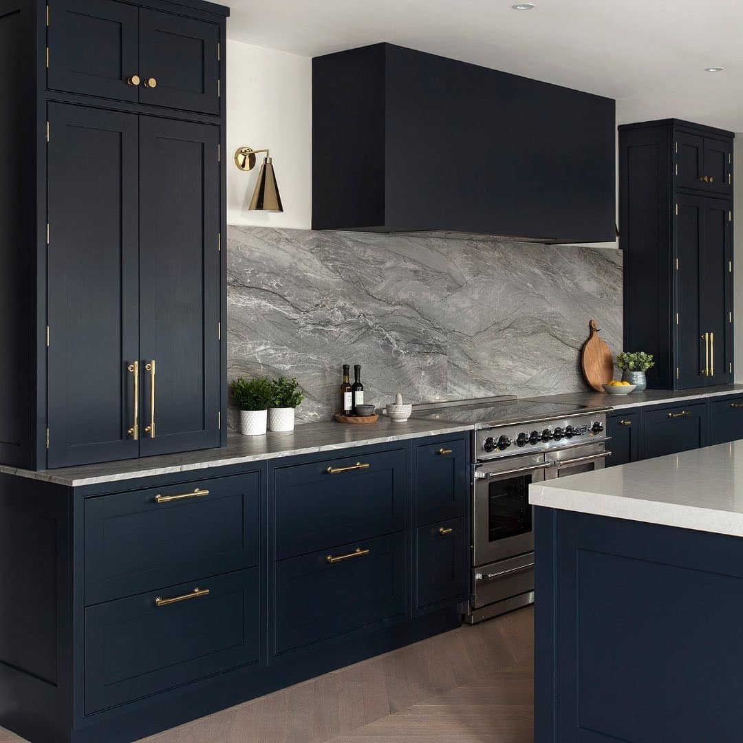 10. Dramatic Navy Blue Kitchen With Gray Stone Backsplash - navy blue kitchen ideas
