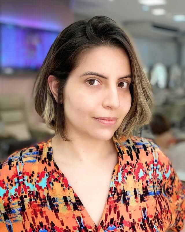 20. Ash Brown Bob with Face-Framing Highlights - Messy Bob Haircut