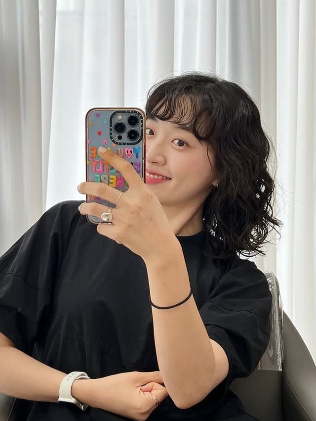 1. Chin-Length Wavy Bob with Soft Black Hair - Short Hippie Hairstyles