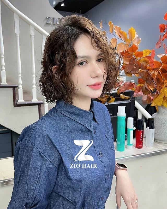 14. Chin-Length Curly Bob with Chestnut Brown Hair - Short Hippie Hairstyles
