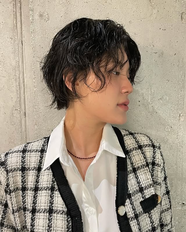16. Wet-Look Textured Pixie Bob with Jet Black Hair - Short Hippie Hairstyles