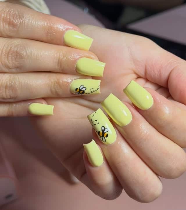6. Pastel Yellow Bee Floral Square Nails - yellow nail ideas