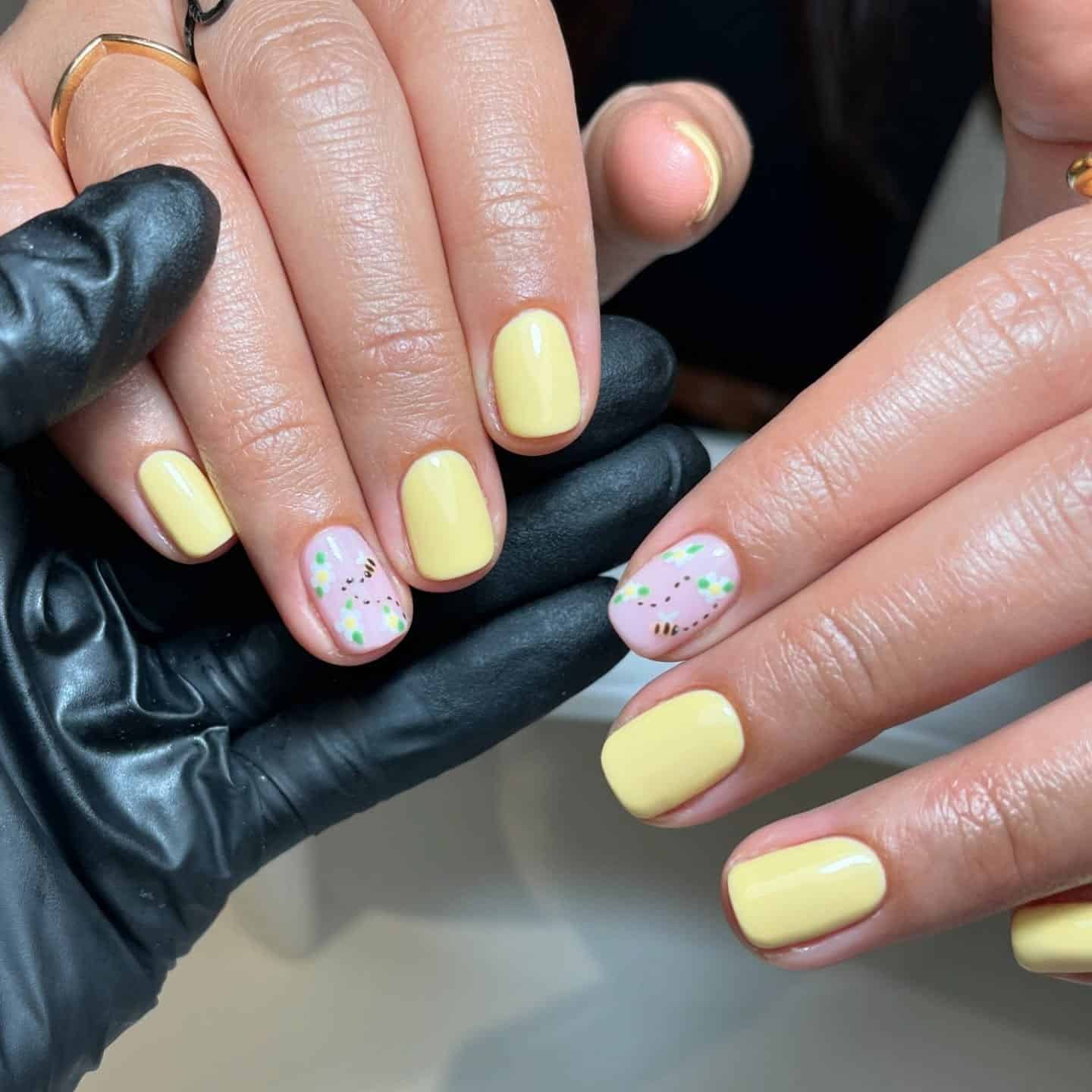 7. Soft Yellow Daisy Garden Short Nails - yellow nail ideas
