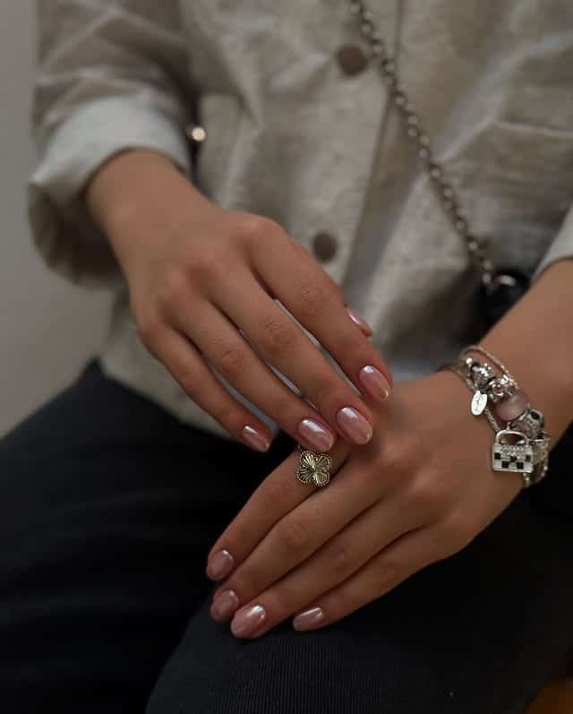 17. Rose Pearl Chrome Short Nails - chrome nail ideas