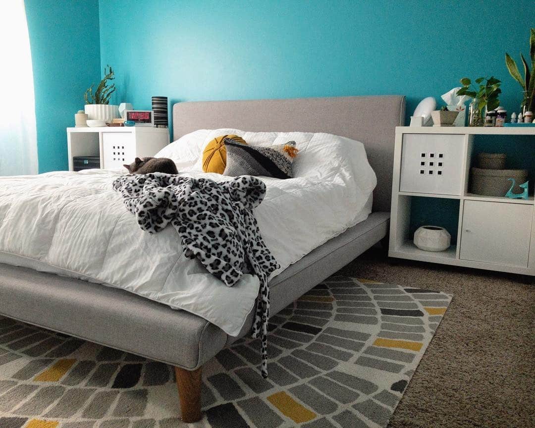 9. Bright Teal Walls With Scandinavian Simplicity - teal bedroom ideas