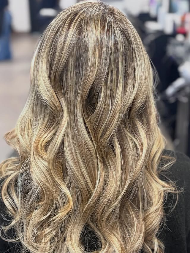 19. Champagne Blonde Ribbon Highlights - Champagne Blonde Hair Color