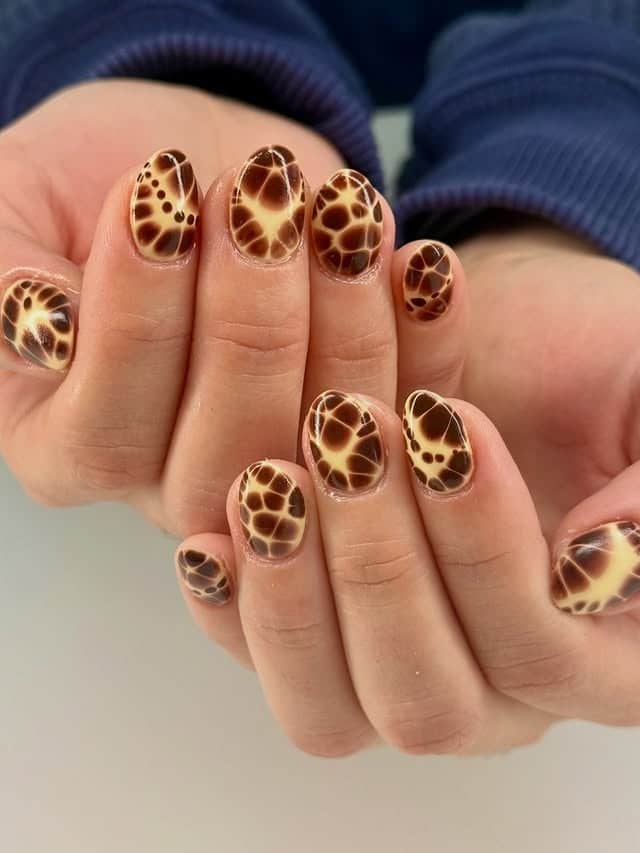 6. Tortoiseshell Short Nails in Warm Brown & Cream - short nail art ideas