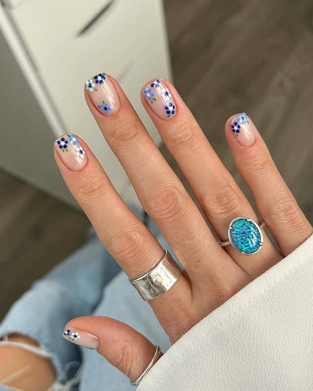 20. Blue Floral Short Nails with Daisy Accent Art - short nail art ideas