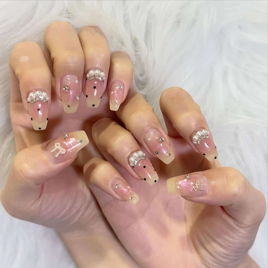 6. Pearl Accent Clear Pink Square Nails - clear nail ideas