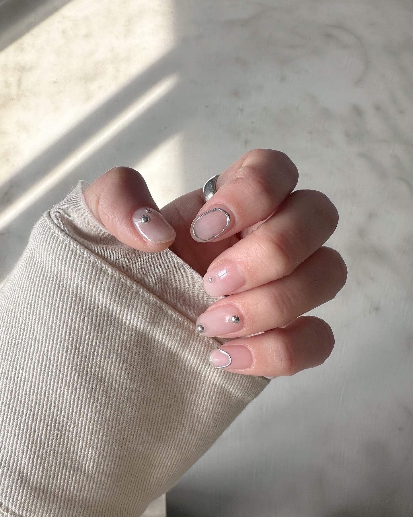 17. Chrome Outline Clear Oval Nails - clear nail ideas