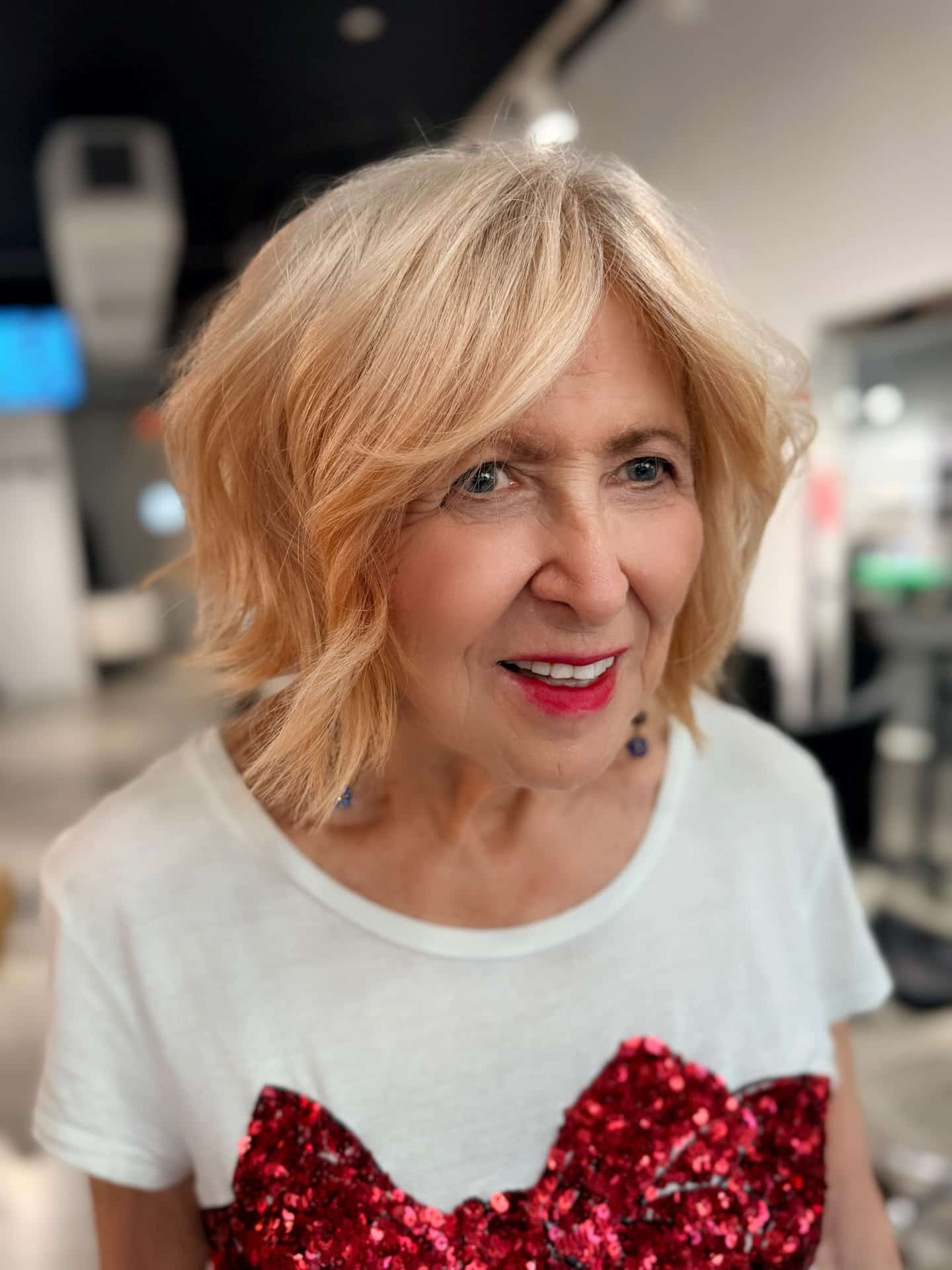 19. Champagne Blonde Wavy Shaggy Bob - Shaggy Bob Haircuts