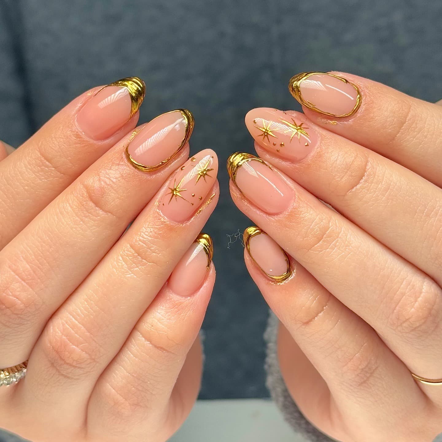 15. Gold Chrome Outline Nails with Starburst Art - gold nail ideas