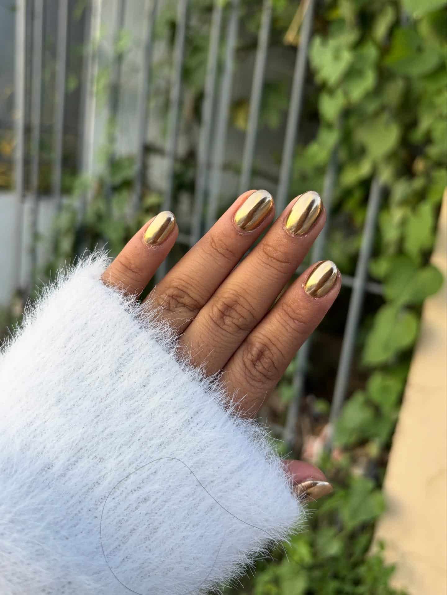 19. Mirror Gold Chrome Short Nails - gold nail ideas