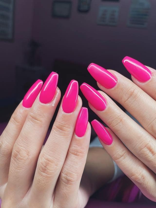 10. High-Gloss Neon Pink Coffin Nails - hot pink nail ideas