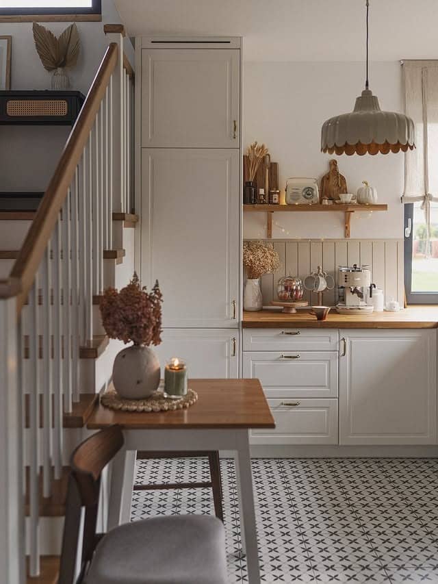 15. Soft White and Natural Oak Cozy Kitchen Idea - cozy kitchen ideas