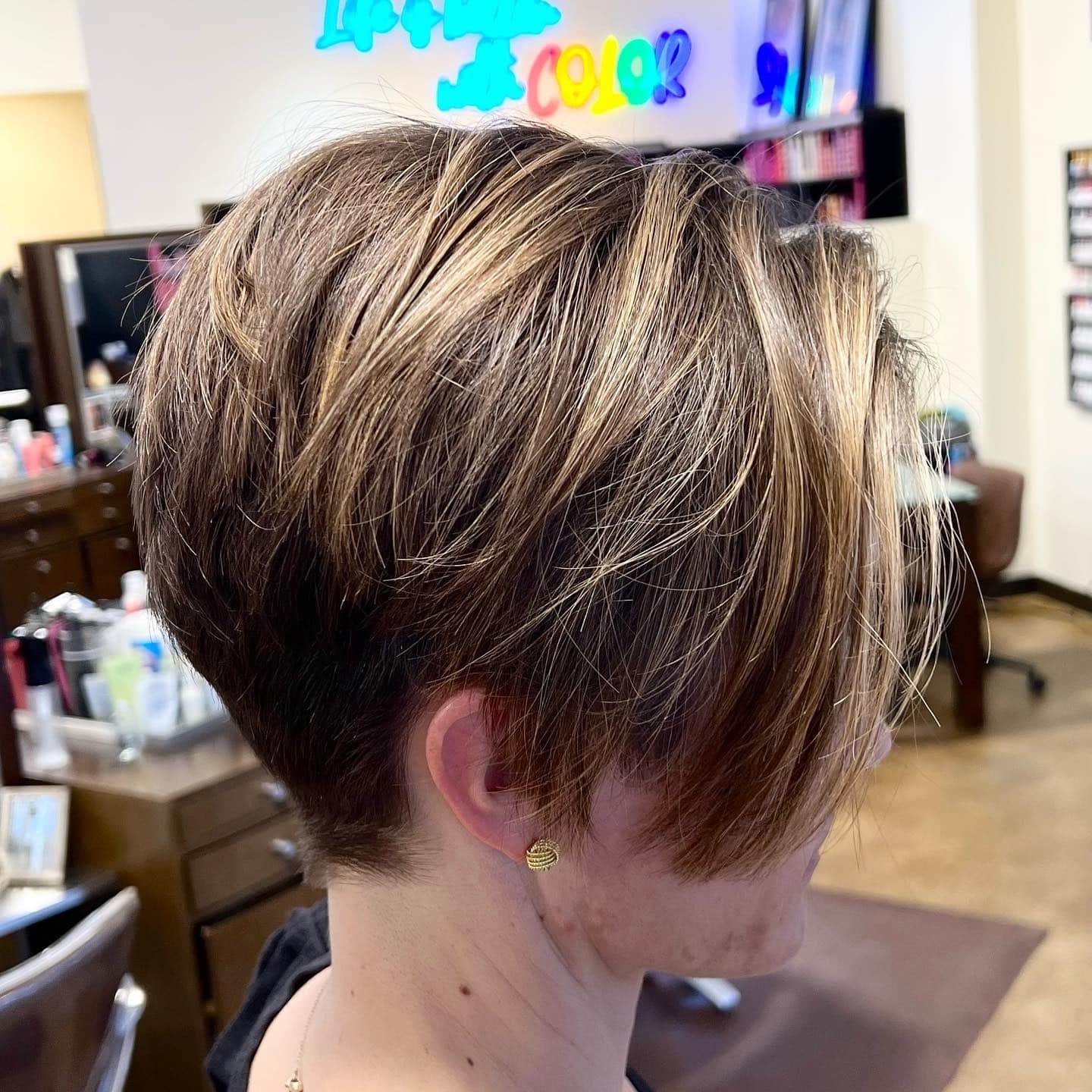 9. Stacked Long Pixie with Caramel Highlights - Long Pixie Cuts