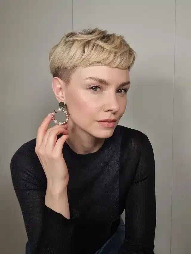 20. Cream Blonde Cropped Pixie Cut - Pixie Cut For Thin Hair
