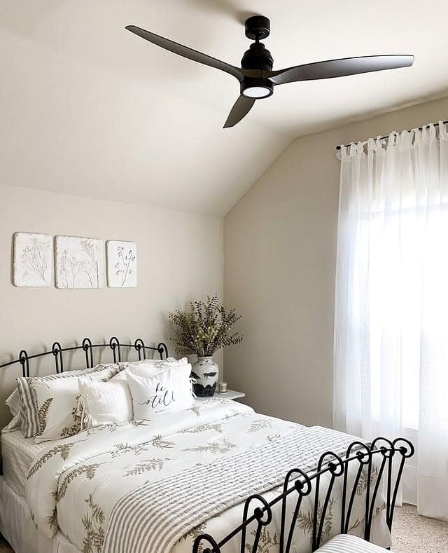 20. Cream and Black Farmhouse Guest Bedroom Style - guest bedroom ideas