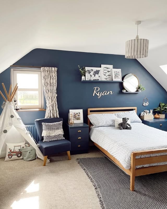 13. Navy Accent Wall with Natural Wood Furniture - navy bedroom ideas