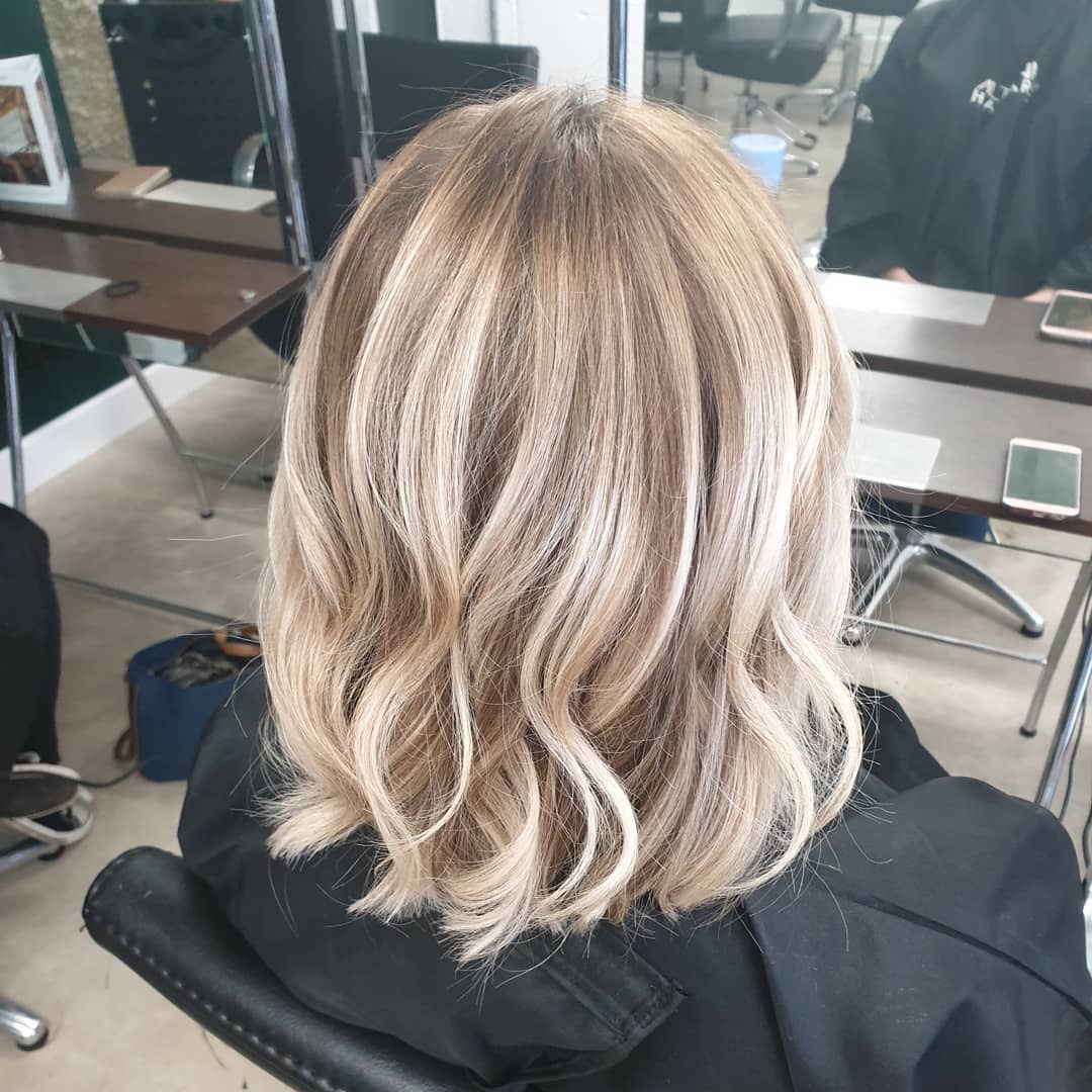 15. Pearl Blonde Textured Midi Bob - Midi Cut Hairstyles