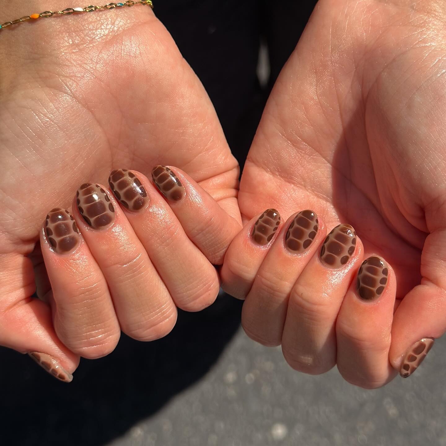 20. Chocolate Bubble Pattern Short Oval Nails - simple fall nail ideas