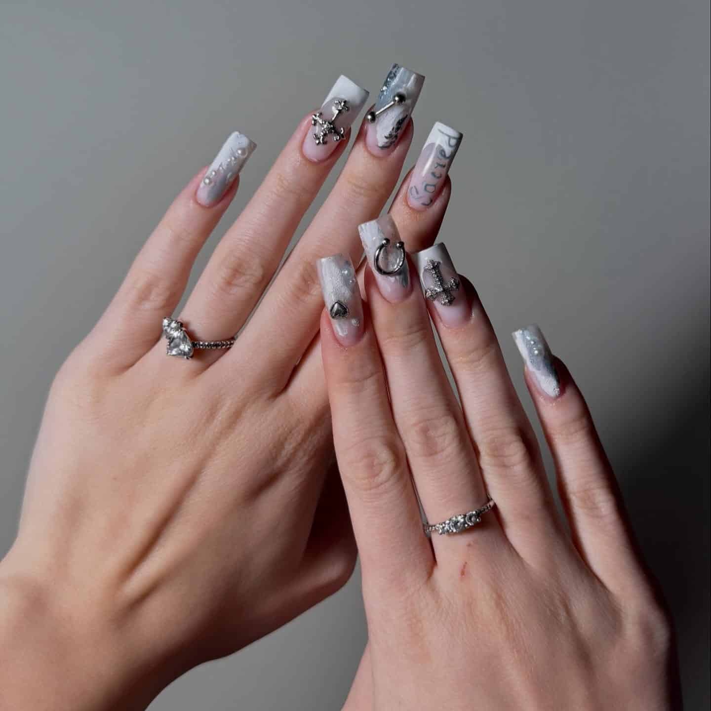 6. Silver Chrome Grunge Coffin Nails - creative nail ideas