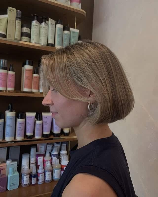 9. Rounded Chin-Length Bob with Beige Blonde Hair - Chin-Length Bob