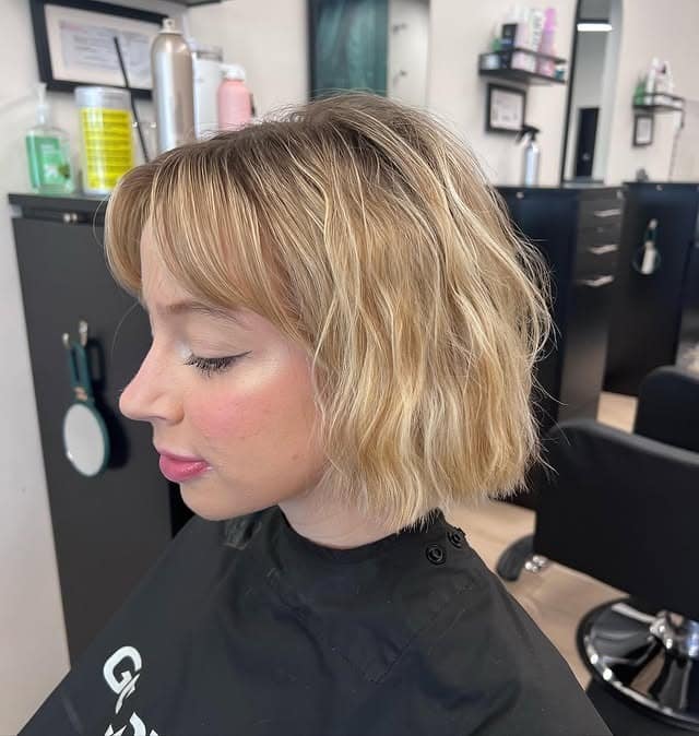 22. Textured Chin-Length Bob with Beige Blonde Hair - Chin-Length Bob